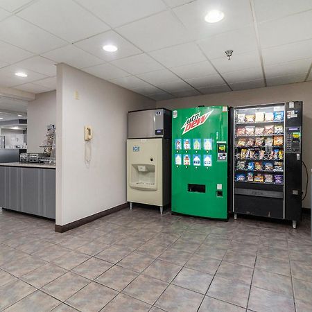 Microtel Inn And Suites Manistee Buitenkant foto