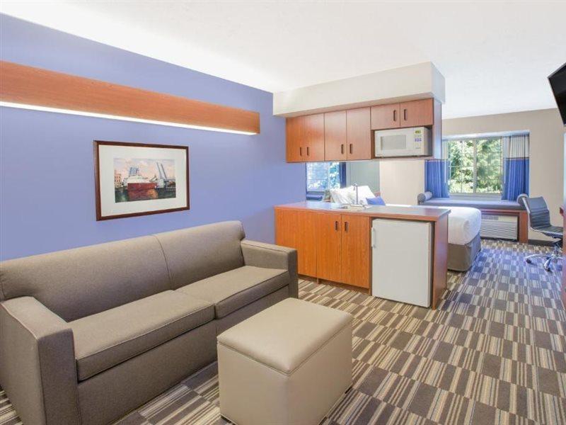 Microtel Inn And Suites Manistee Buitenkant foto