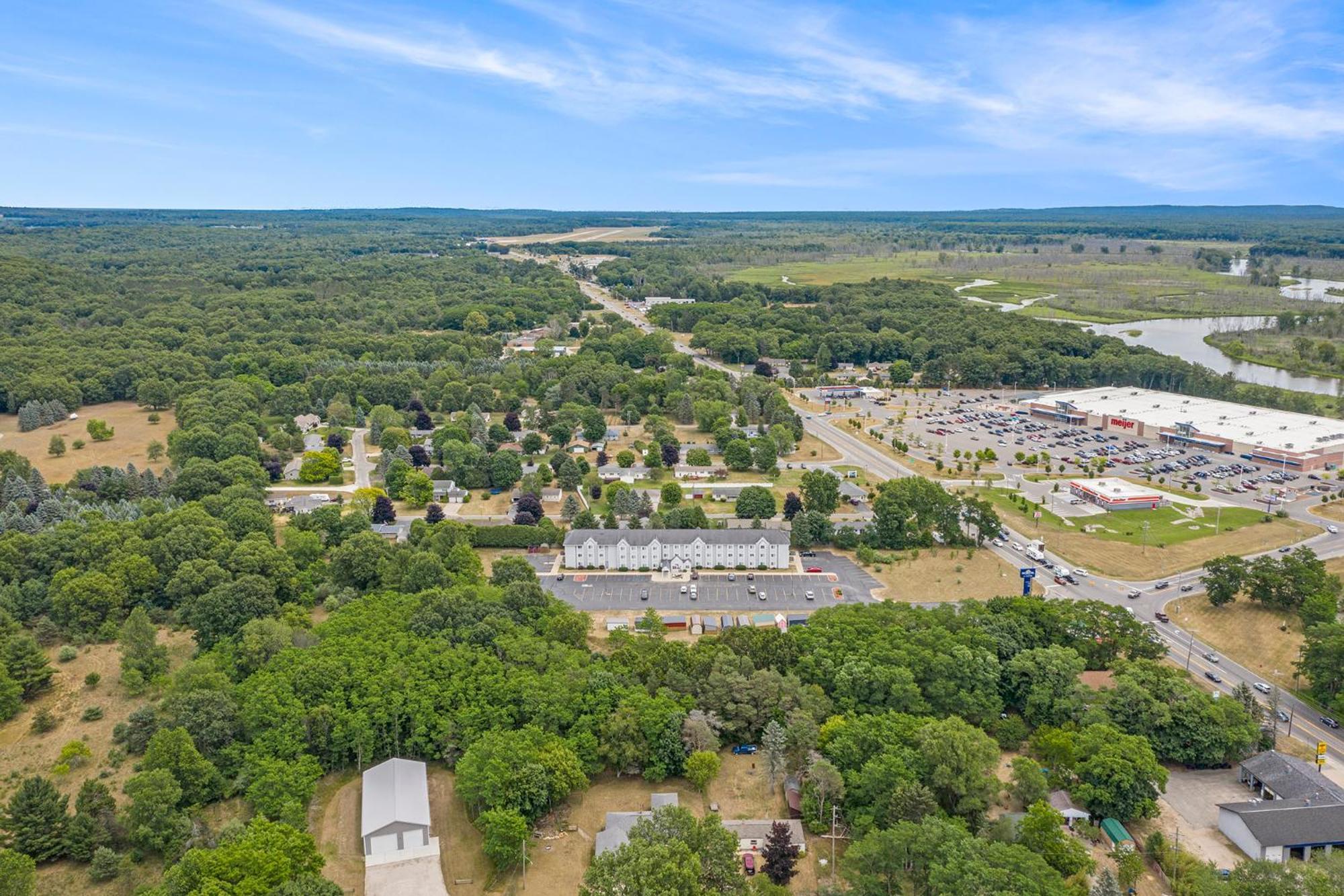 Microtel Inn And Suites Manistee Buitenkant foto